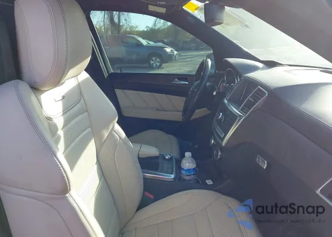 2012 Mercedes-Benz Ml 63 Amg 4Matic z USA, uszkodzony, nr VIN 4JGDA7EB0CA033186